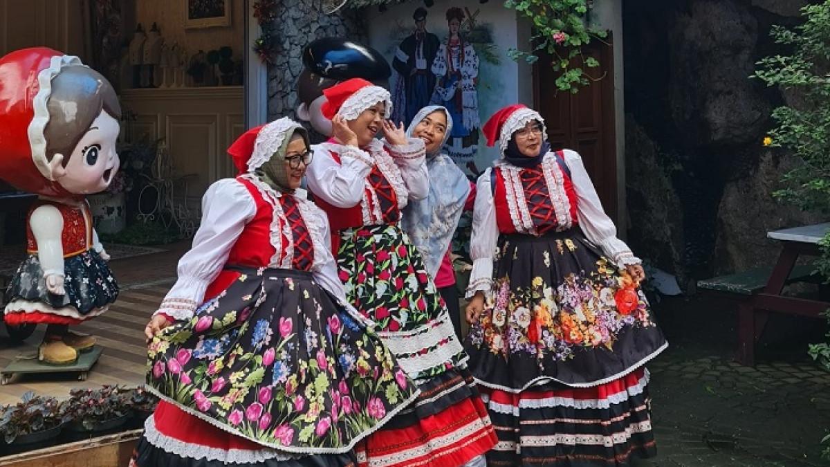 Suasana liburan di Farmhouse Susu di Lembang