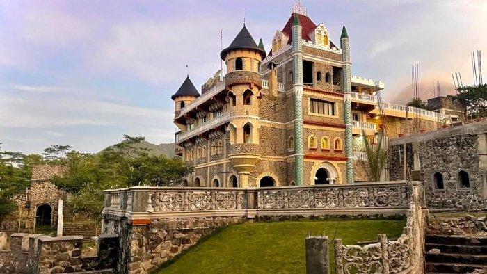 Gambar wisata The Lost World Castle, Kabupaten Sleman, Yogyakarta, Jawa Tengah.