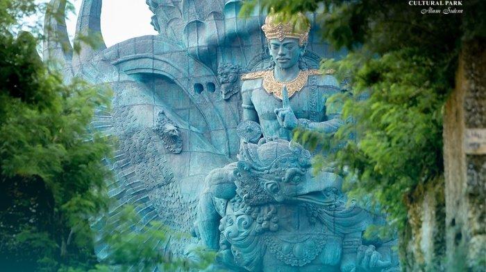 Garuda Wisnu Kencana (GWK) - Patung Dewa Wisnu yang menunggangi burung Garuda, sebuah figur penting dalam mitologi Hindu.