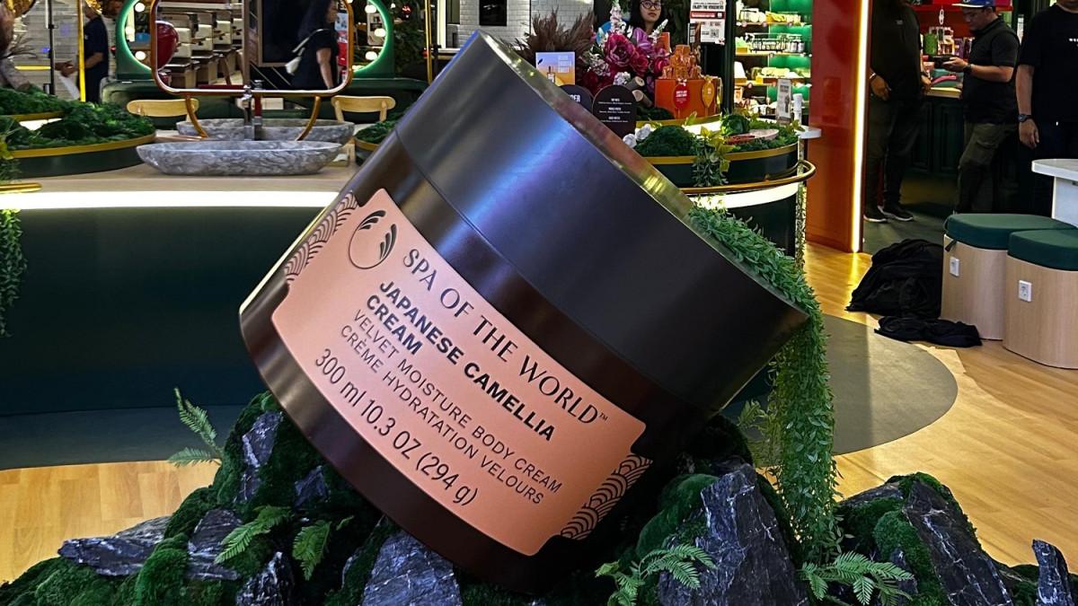 Giant Product Spa of The World - The Body Shop Indonesia Wrapped in Love
