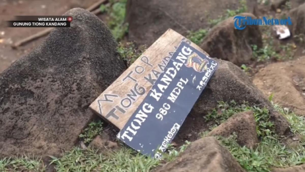 Gunung Tiong Kandang di Kalimantan Barat yang cocok untuk tektok sehari.