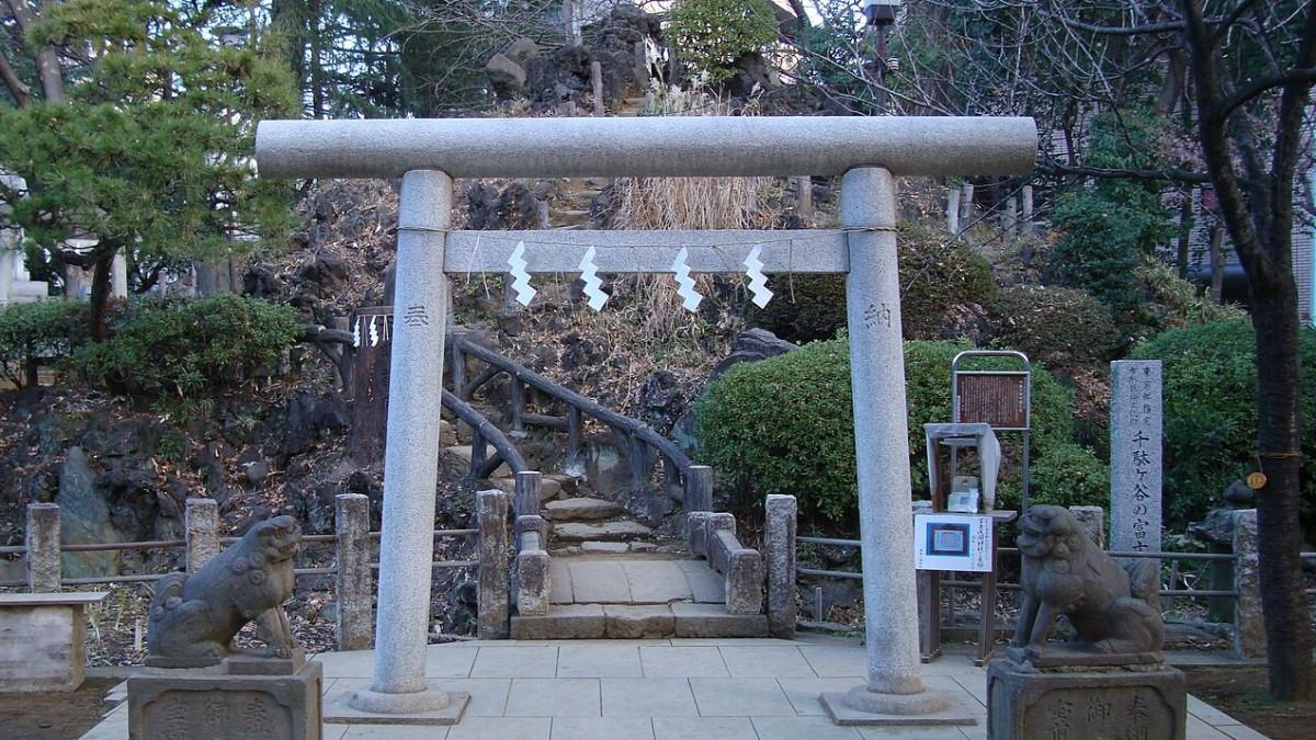 Hatonomori Hachiman Shrine, satu kuil terbaik di Harajuku, Tokyo, Jepang.
