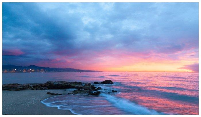 Ilustrasi sunset di Pantai Pantai Kuangwai, Sakra Timur, Lombok Timur, Nusa Tenggara Barat.