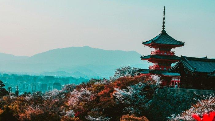 Ilustrasi keindahan alam di Jepang, cocok buat kamu yang mau liburan ke Tokyo dan sekitarnya.