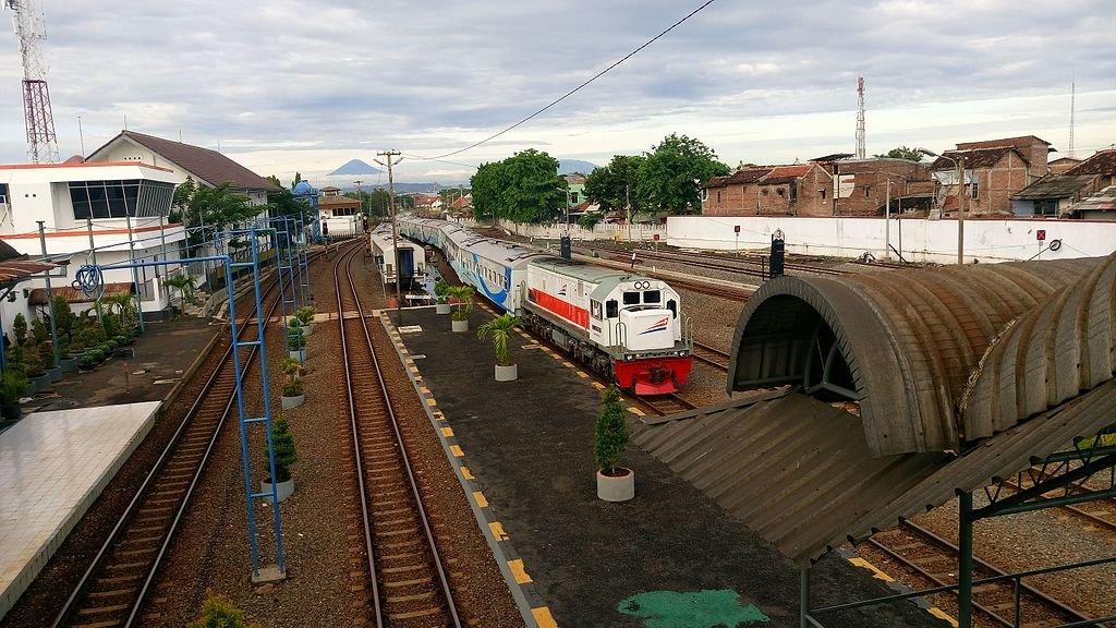 Ilustrasi kereta Ambarawa Ekspress rute Surabaya-Semarang