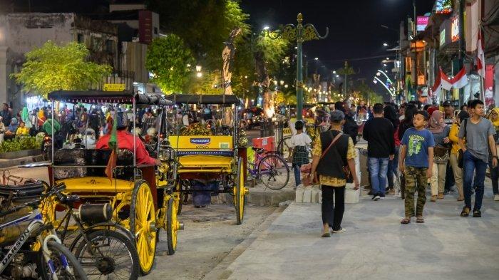 Ilustrasi suasana Malioboro di Jogja saat malam hari.