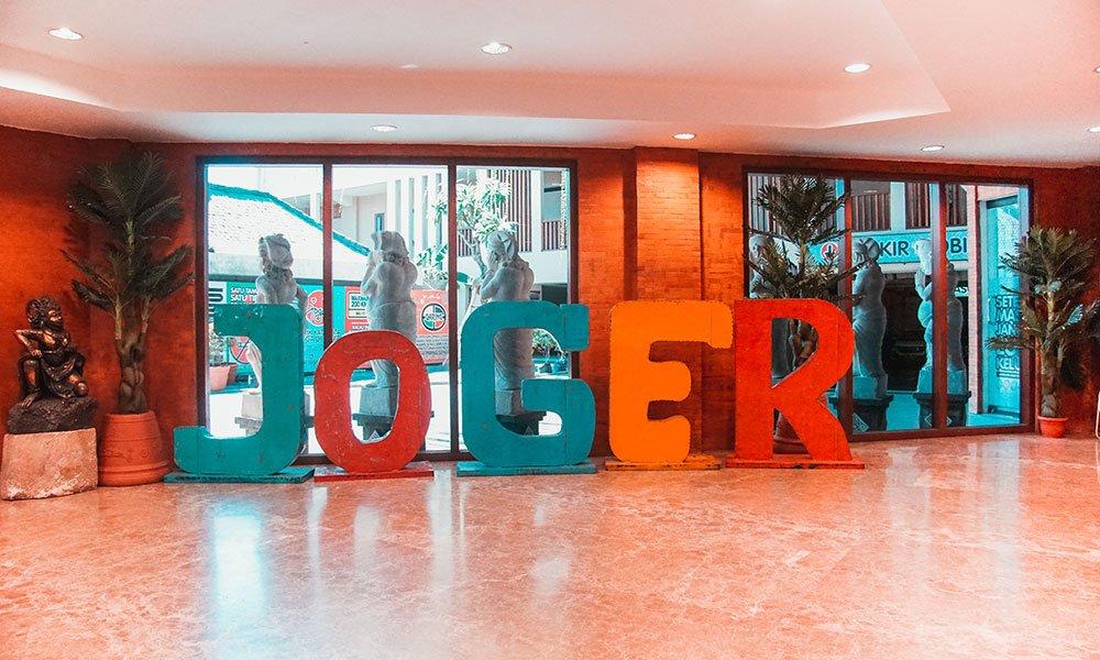 Informasi tempat belanja oleh-oleh di Bali. 