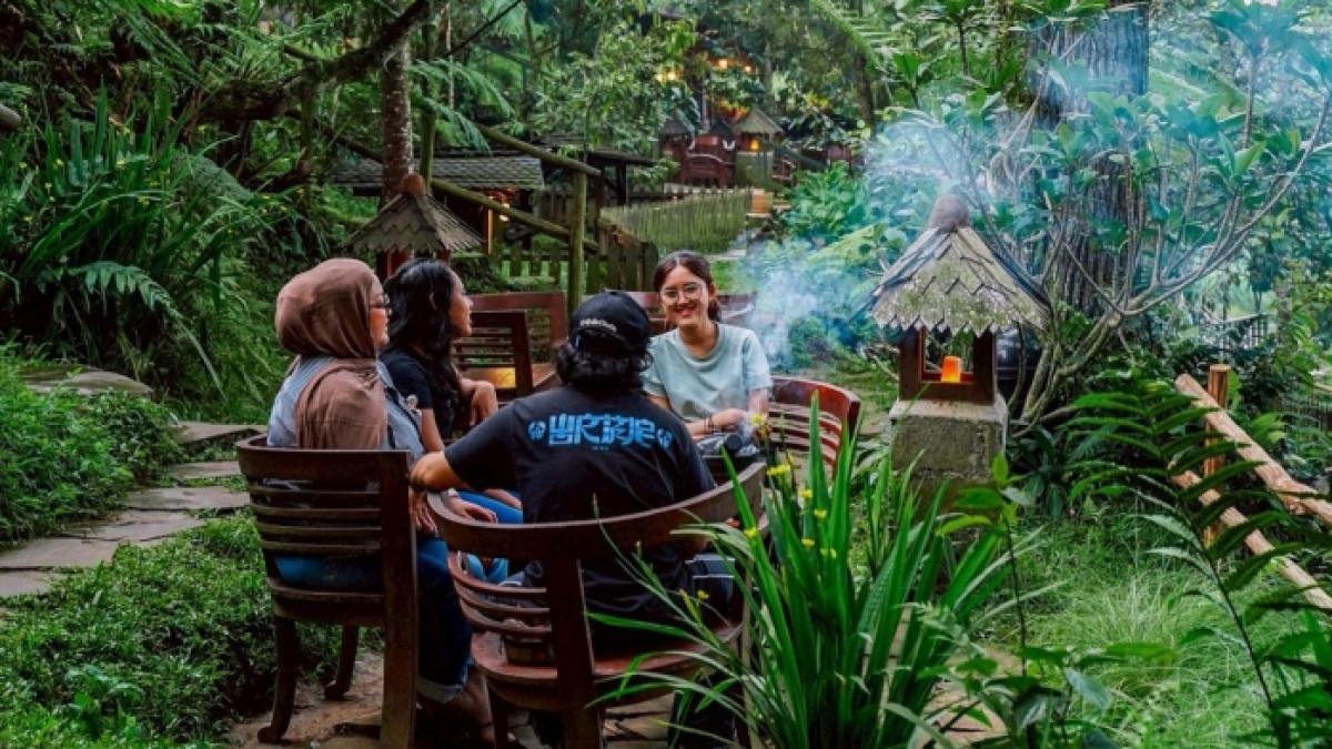 Kafe Alam, tempat nongkrong 24 jam di Bogor, Jawa Barat.