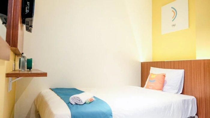 Kamar penginapan di Sans Hotel Roxy Jakarta.