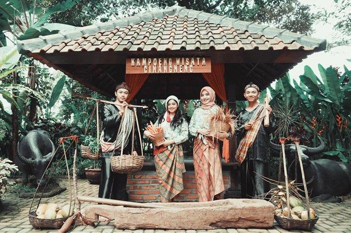 Bisa Mandikan Kerbau hingga Menari, Cek 8 Aktivitas Seru di Kampoeng Wisata Cinangneng, Bogor, Jabar