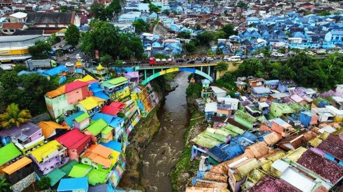 Kampung Warna Warni Jodipan, tempat wisata di Malang, Jawa Timur yang instagramable.