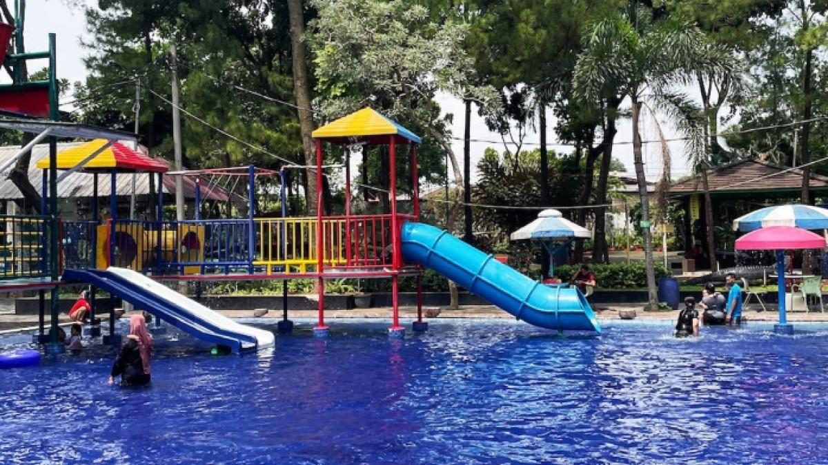 Katoomba Greenpark, wisata berenang di Bogor, Jawa Barat.