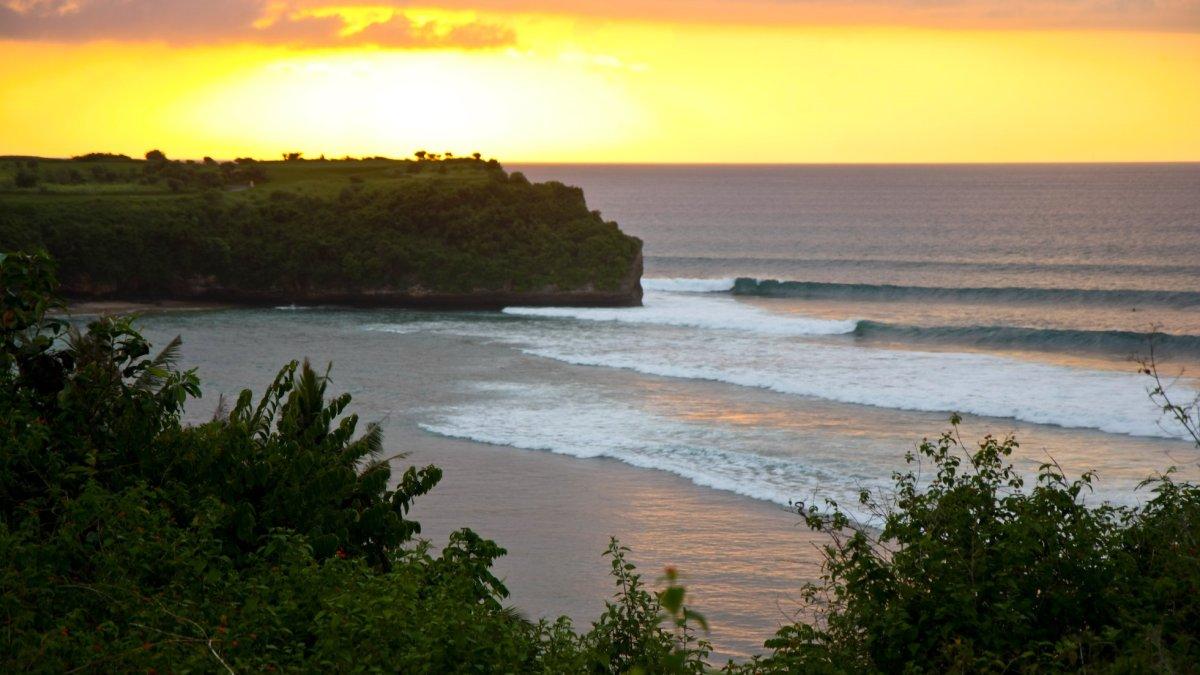 5 Pantai di Bali Buat Liburan Akhir Pekan, Surga Ombak dan Sunset
