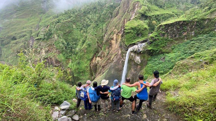 Keindahan air terjun di jalur pendakian Gunung Rinjani via Torean.