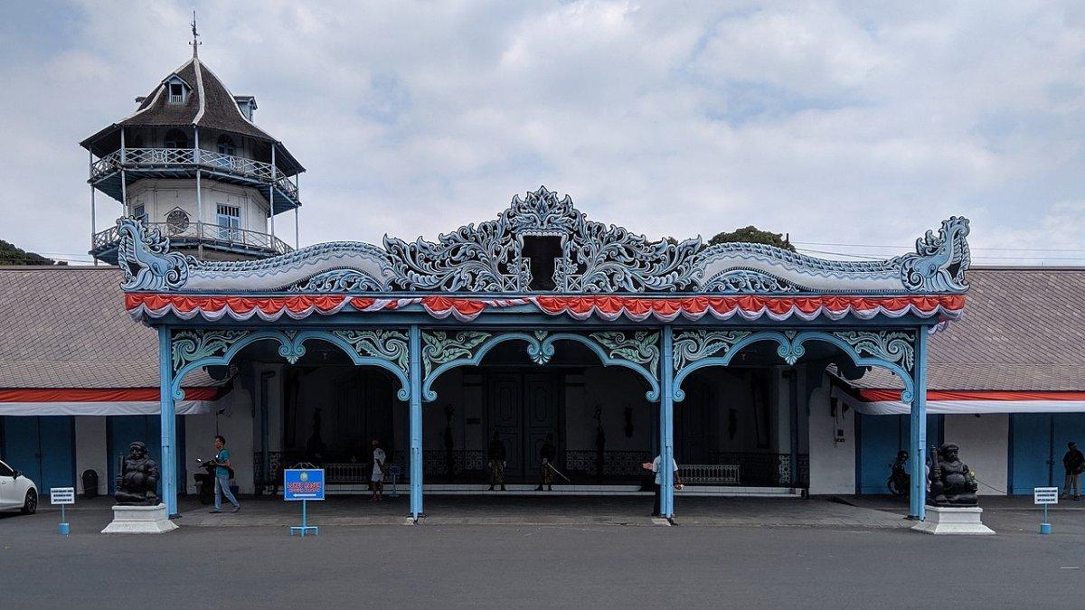 Keraton Surakarta, satu tempat wisata sejarah di Solo, Jawa Tengah yang menarik buat dijelajahi.