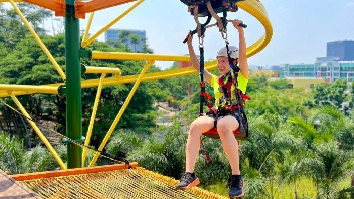 Keseruan pengunjung berwisata di Scientia Square Park Kecamatan Kelapa Dua, Kabupaten Tangerang, Banten.