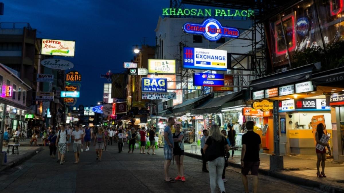 Khao San Road, tempat belanja di Bangkok, Thailand yang cocok untuk jalan-jalan.