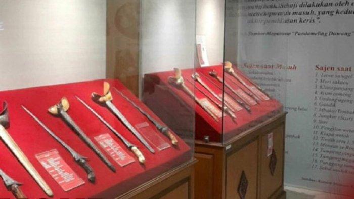 Koleksi keris di Museum Keris Solo, Jawa Tengah. Mulai 1 Januari 2024, Museum Keris menerapkan harga tiket masuk terbaru untuk wisatawan lokal maupun mancanegara.