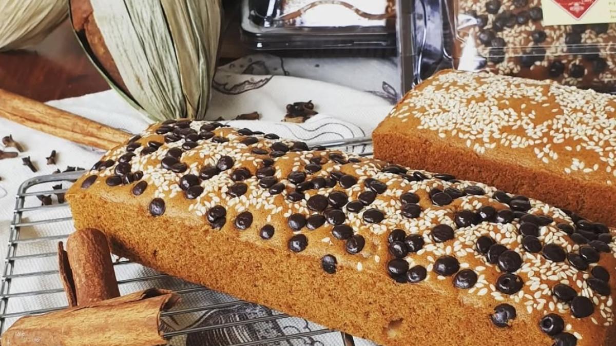 Kue Ganjel Rel Nyonyah Cakery, satu tempat belanja oleh-oleh hits di Semarang, Jawa Tengah.