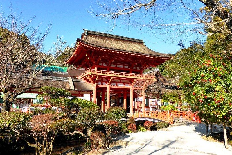 Kuil Kamigamo, satu tempat wisata di Kyoto Jepang yang gratis dikunjungi buat liburan hemat anggaran.