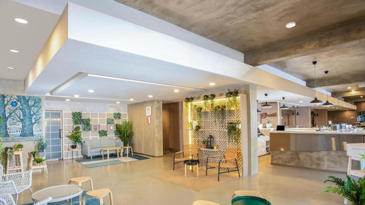 Lobi Swiss-Belexpress Cilegon, satu hotel terbaik di dekat pelabuhan Merak buat akomodasi akhir tahun.