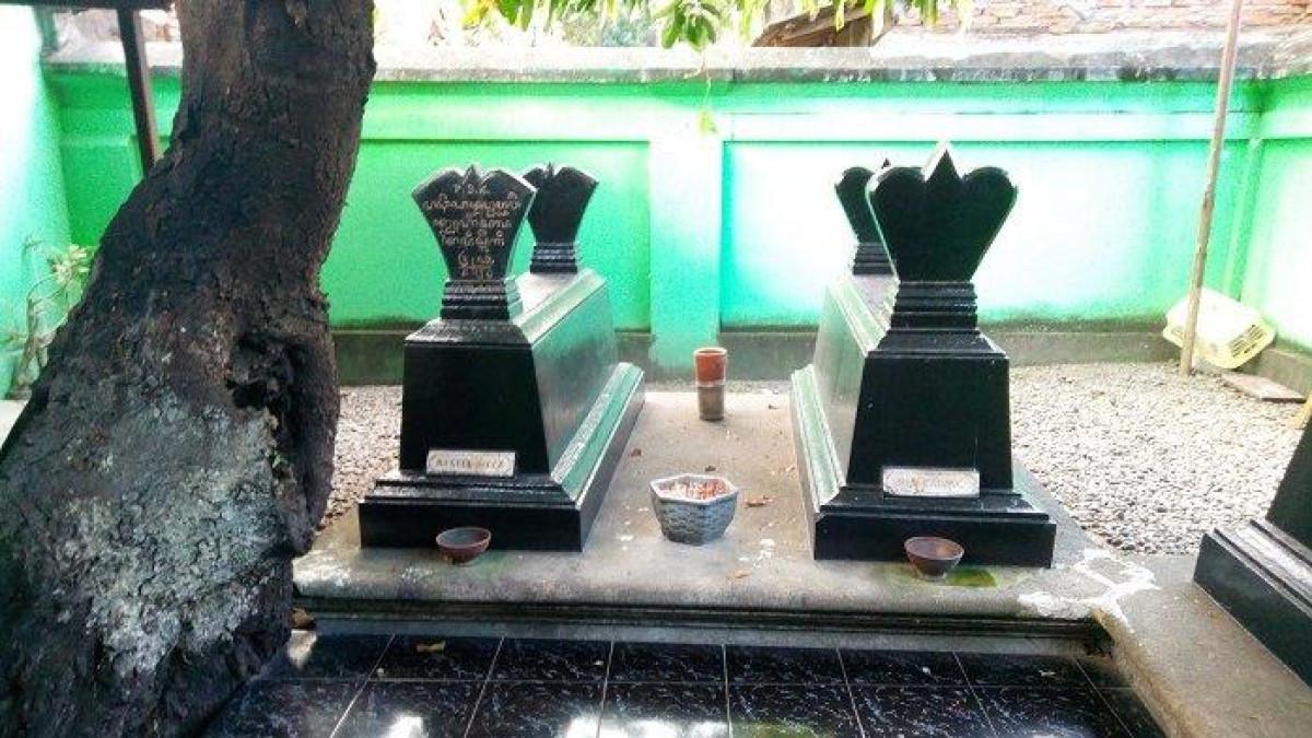 Makam Ki Ageng Solo dan Kyai Carang di Baluwarti, Solo