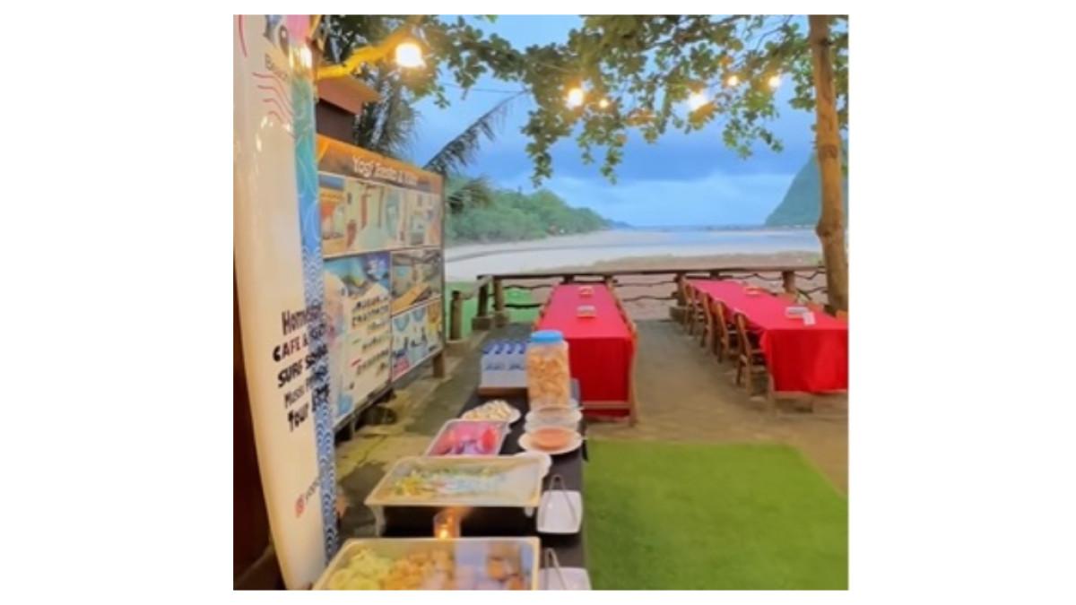 Makan malam di Yogi Cafe & Resto