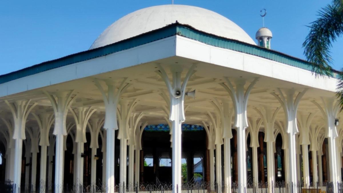 Masjid Agung Al Falah, masjid megah di Jambi untuk wisata religi.