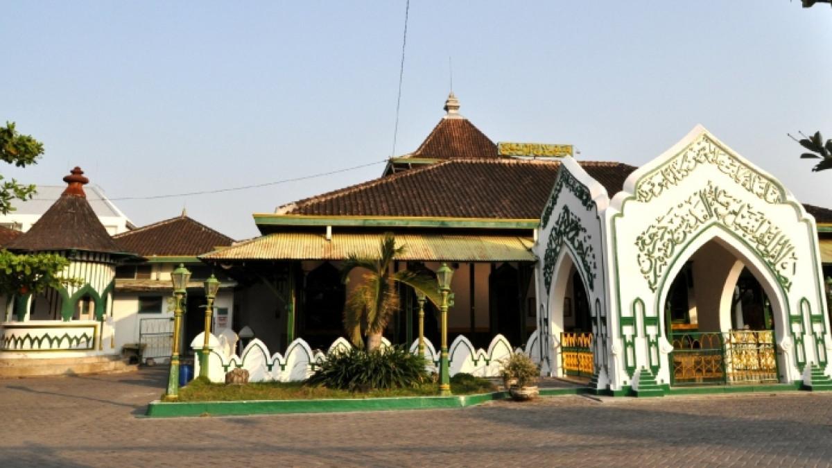 Masjid Al Wustho Mangkunegaran, tempat wisata religi di Kota Solo, Jawa Tengah.