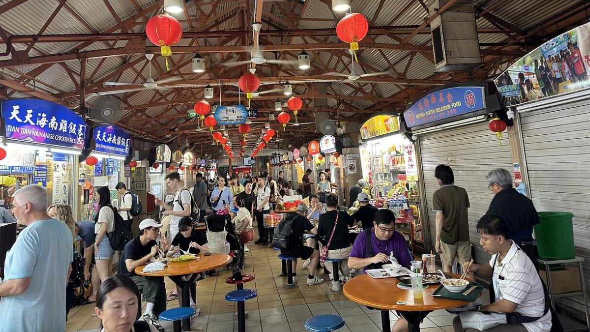 Maxwell Food Centre, satu tempat makan murah di Singapura