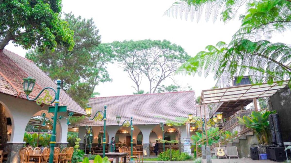 Menikmati Sajian Kuliner di Lavana by Raminten, Kaliurang, Yogyakarta.