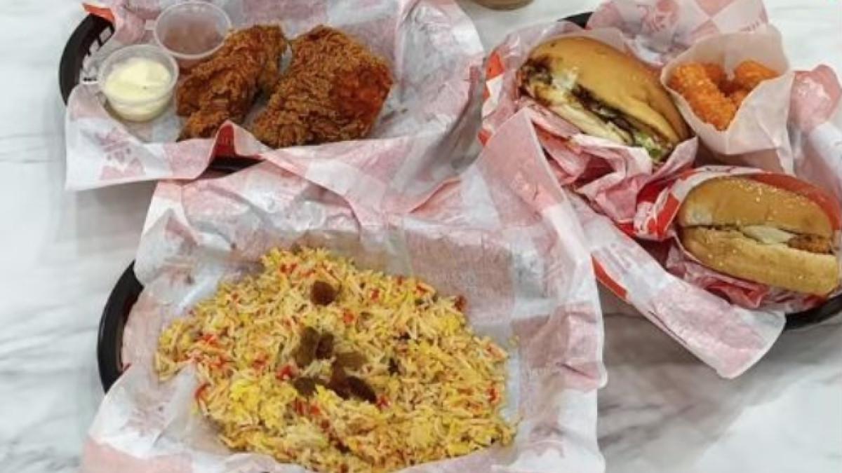 Menu makanan di Almaz Fried Chicken - Solo Slamet Riyadi Solo, Jawa Tengah.