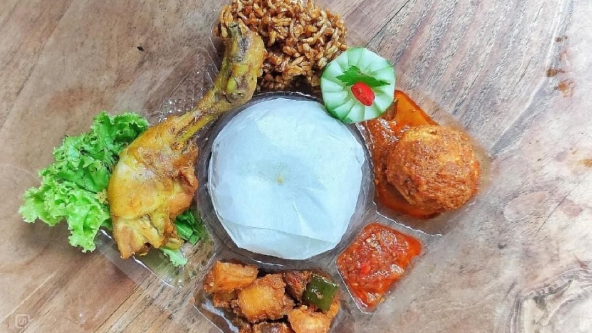 Menu makanan di Warung Pudji Mulyo Malang, Jawa Timur.