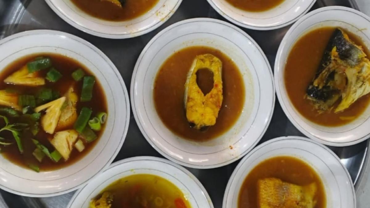 Menu pindang patin di RM Bu Salma Jambi yang cocok untuk makan siang.