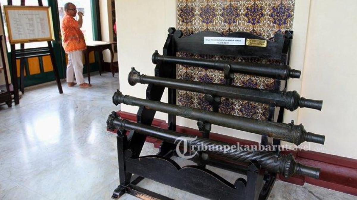 Kisah Meriam Buntung di Istana Siak Riau, Dicuri, Dipotong, Hingga Diselamatkan Dari Kapal Karam
