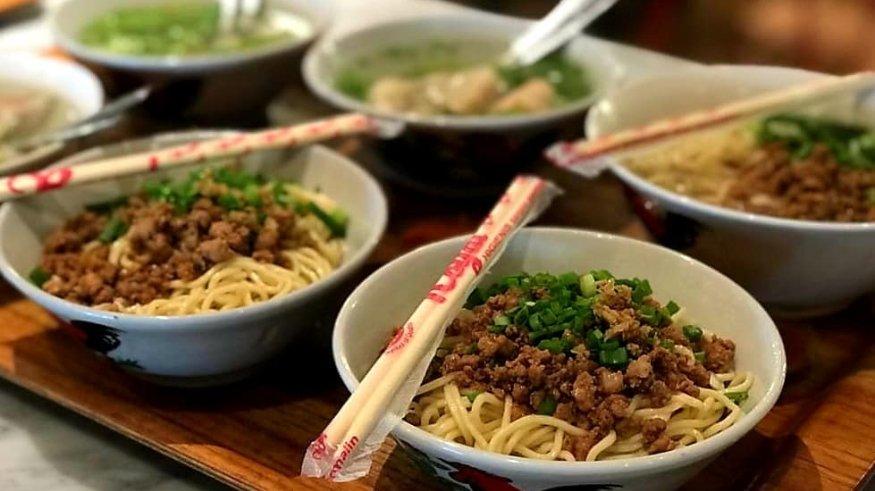 Mie Naripan, bakmi enak di Bandung buat kuliner malam.