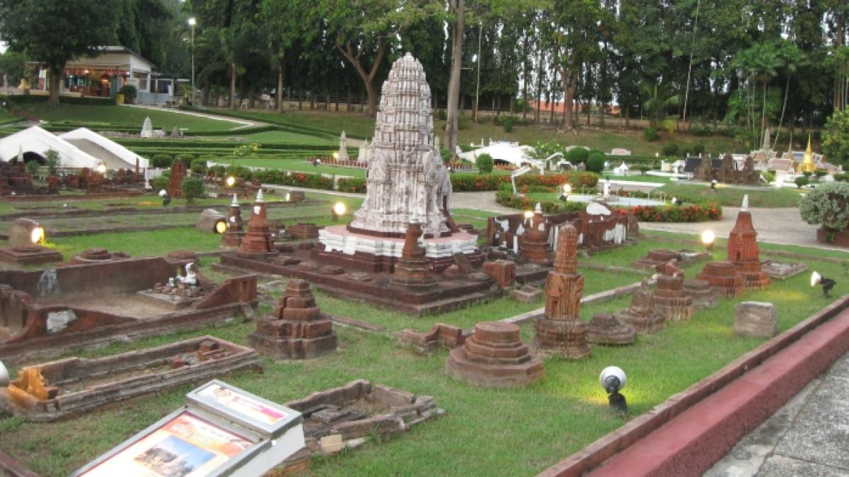 Mini Siam, tempat wisata instagramable di Pattaya, Thailand.