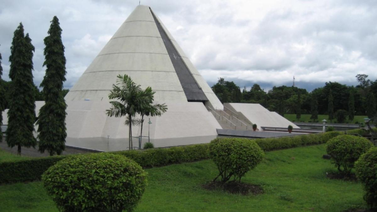 Monumen Yogya Kembali (Monjali), tempat wisata edukatif di Sleman, Jogja.