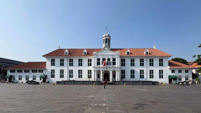 Musem Sejarah Jakarta atau yang populer disebut Museum Fatahillah berada di Kawasan Kota Tua, Jakarta Barat