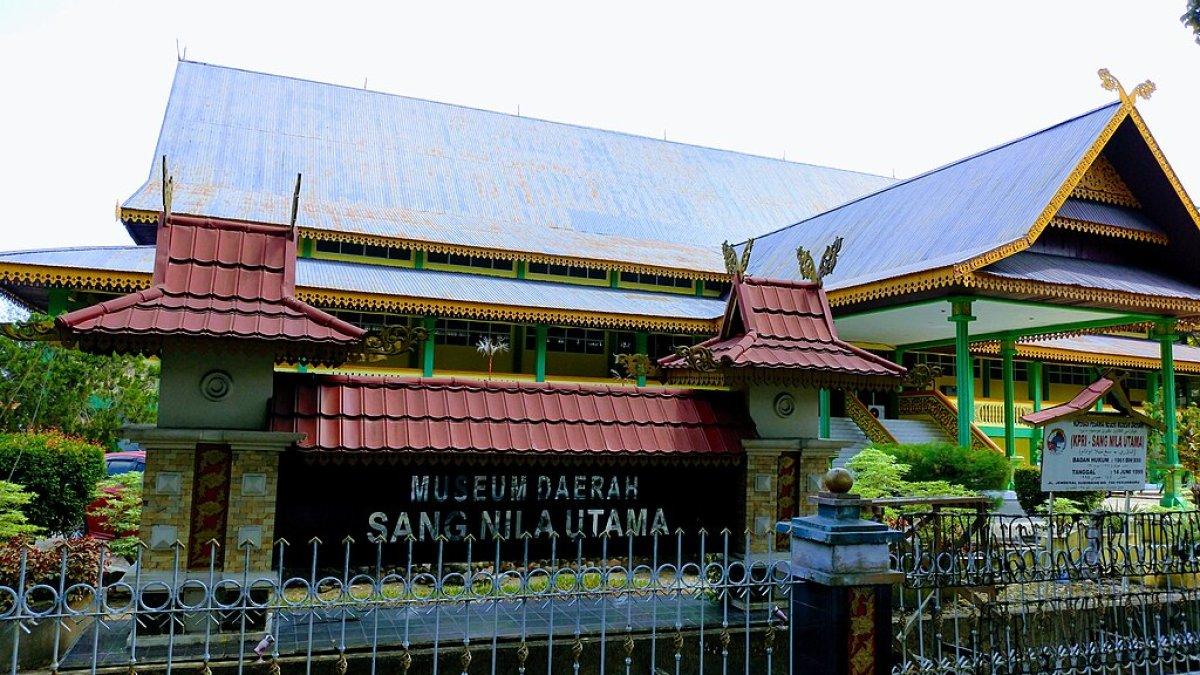 Museum Daerah Sang Nila Utama, satu tempat wisata sejarah di Pekanbaru Riau yang wajib kamu jelajahi.