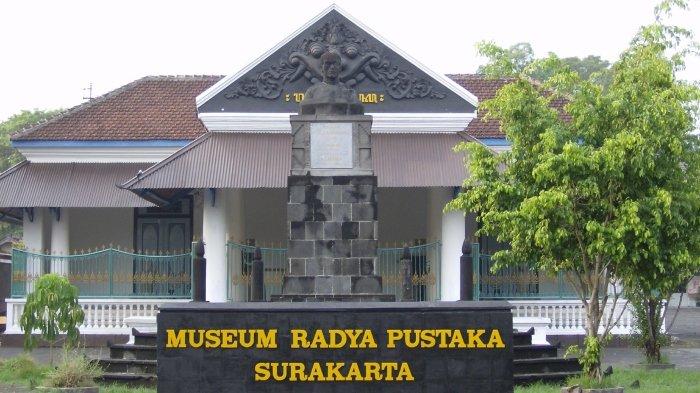 Museum Radya Pustaka, tempat wisata edukatif di Kota Solo, Jawa Tengah.