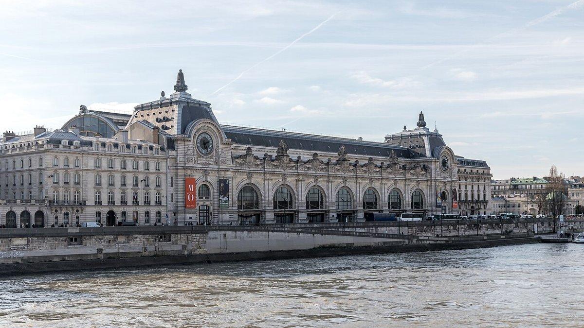 Musée d’Orsay, satu tempat wisata unik di Paris, Prancis.