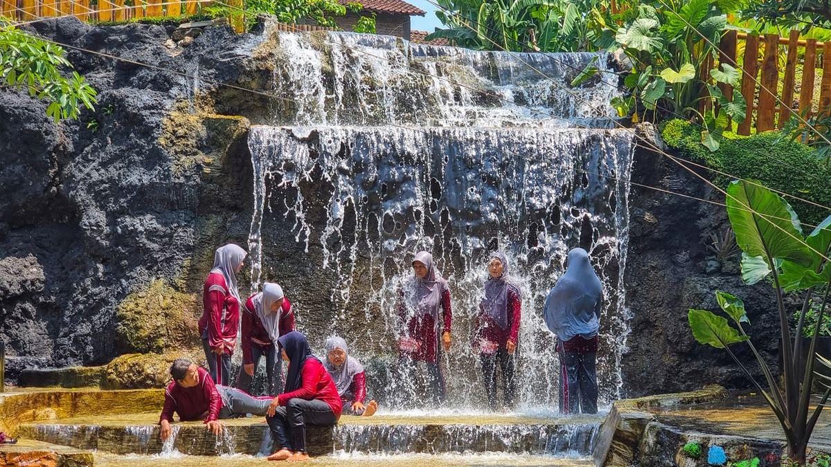 Air Terjun Mini di Wisata Panorama Boyolali (7/12/2023)