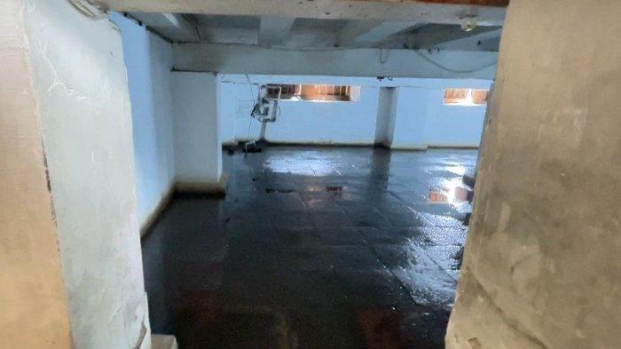 PENJARA BAWAH TANAH - Potret mencekam penjara bawah tanah pria zaman Belanda, kini berada di dalam Museum Sejarah Jakarta, Kota Tua, Jakarta Barat, Minggu (1/6/2025).