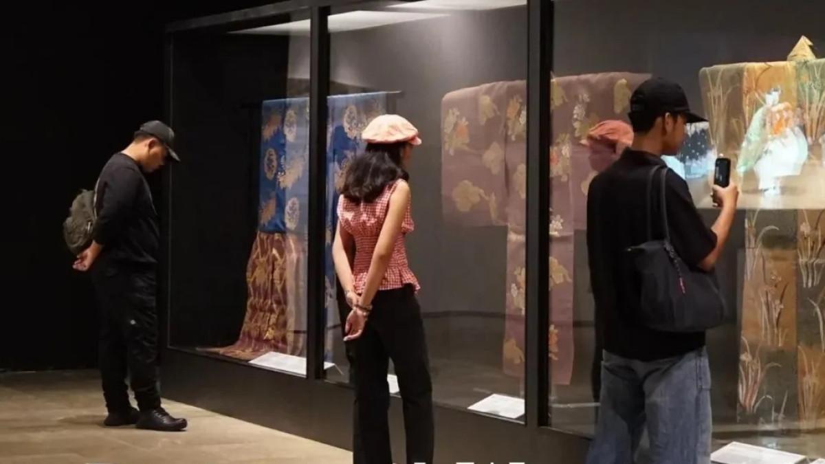Pameran kolaborasi Indonesia dan Jepang 'Dyeing and Weaving of Indonesia and Japan di Museum Nasional Indonesia
