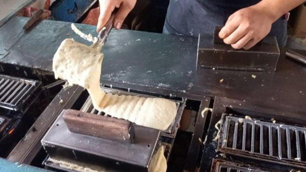 Pancong Balap 1 yang berlokasi di Jalan KH. Agus Salim (samping rel kereta), Bekasi Jaya, Bekasi Timur. Sudah eksis sejak 20 tahun lalu yang menawarkan rasa original dan kekinian.