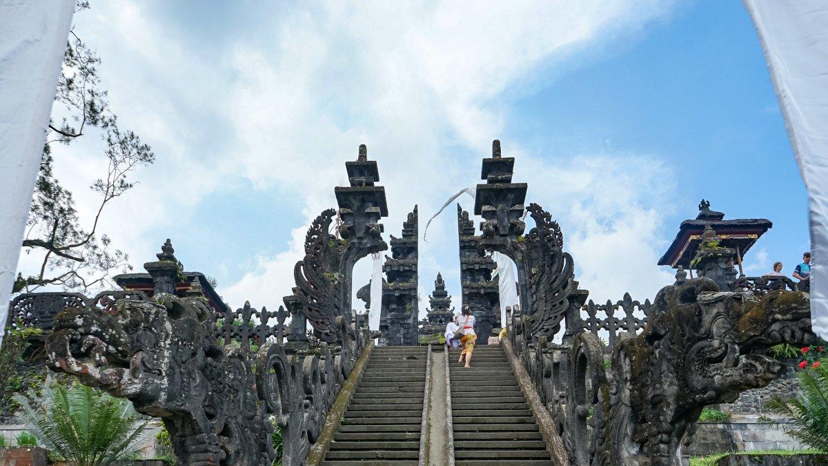 Harga Tiket Masuk Pura Besakih Bali Terbaru 2024 Buat Liburan Akhir Pekan