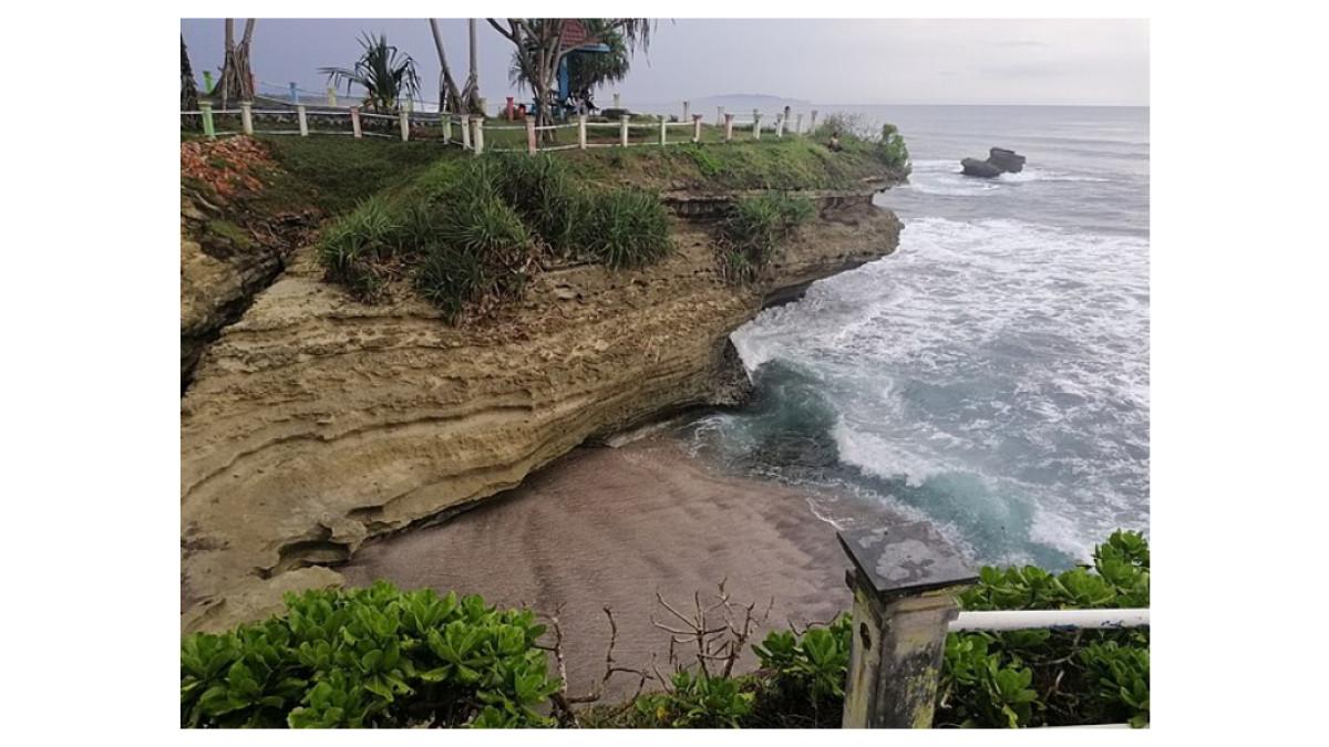 Pantai Bukit Batu Hiu, Pangandaran, Jawa Barat