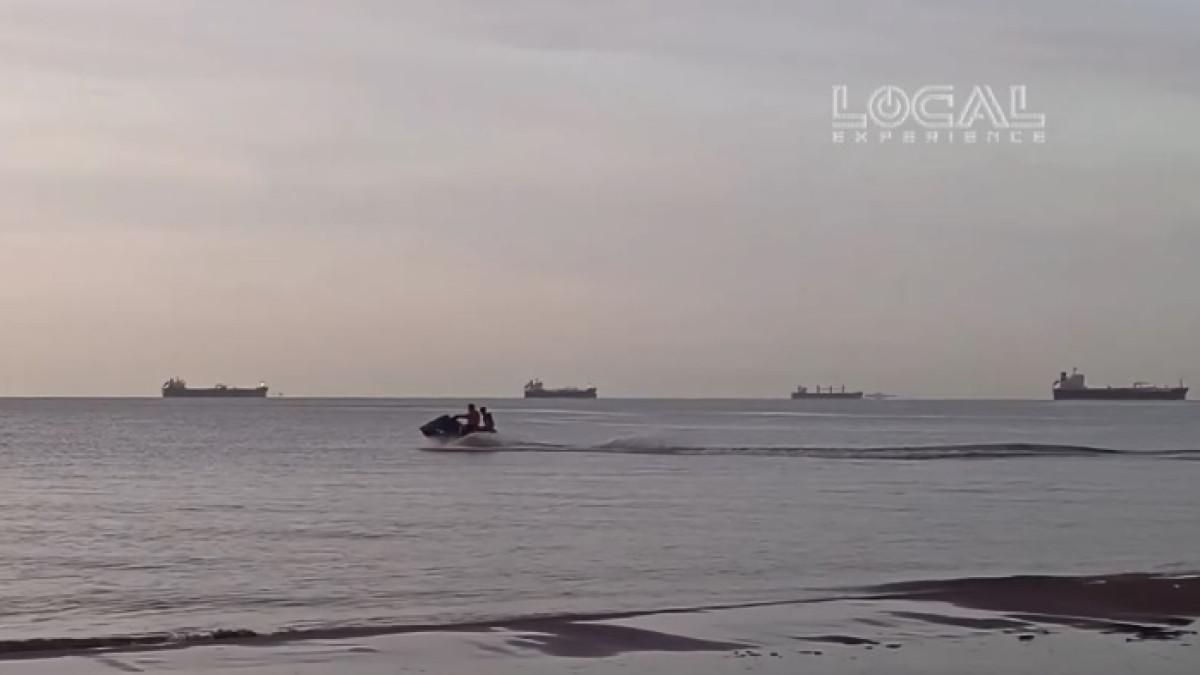 Pantai Indah Bosowa, spot sunsetan terbaik di Makassar, Sulawesi Selatan.