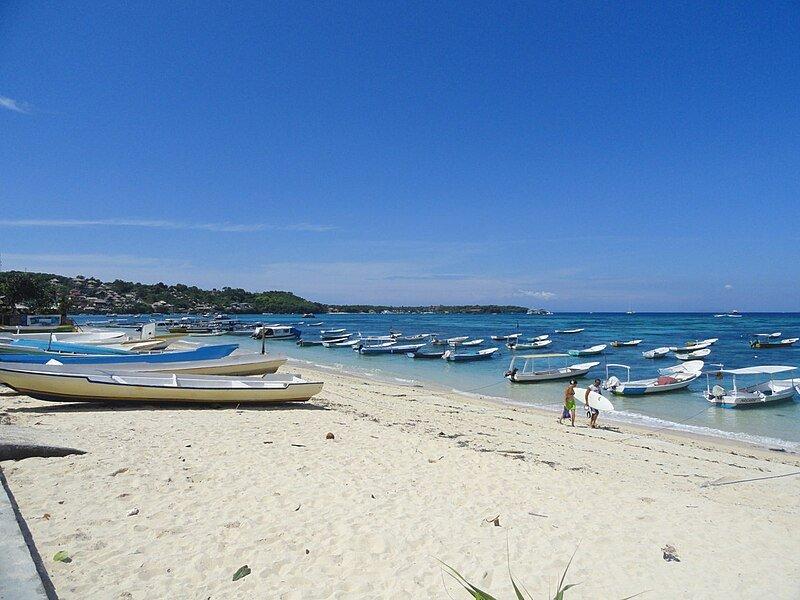 Pantai Jungut Batu, satu pantai terbaik di Bali buat healing akhir pekan.